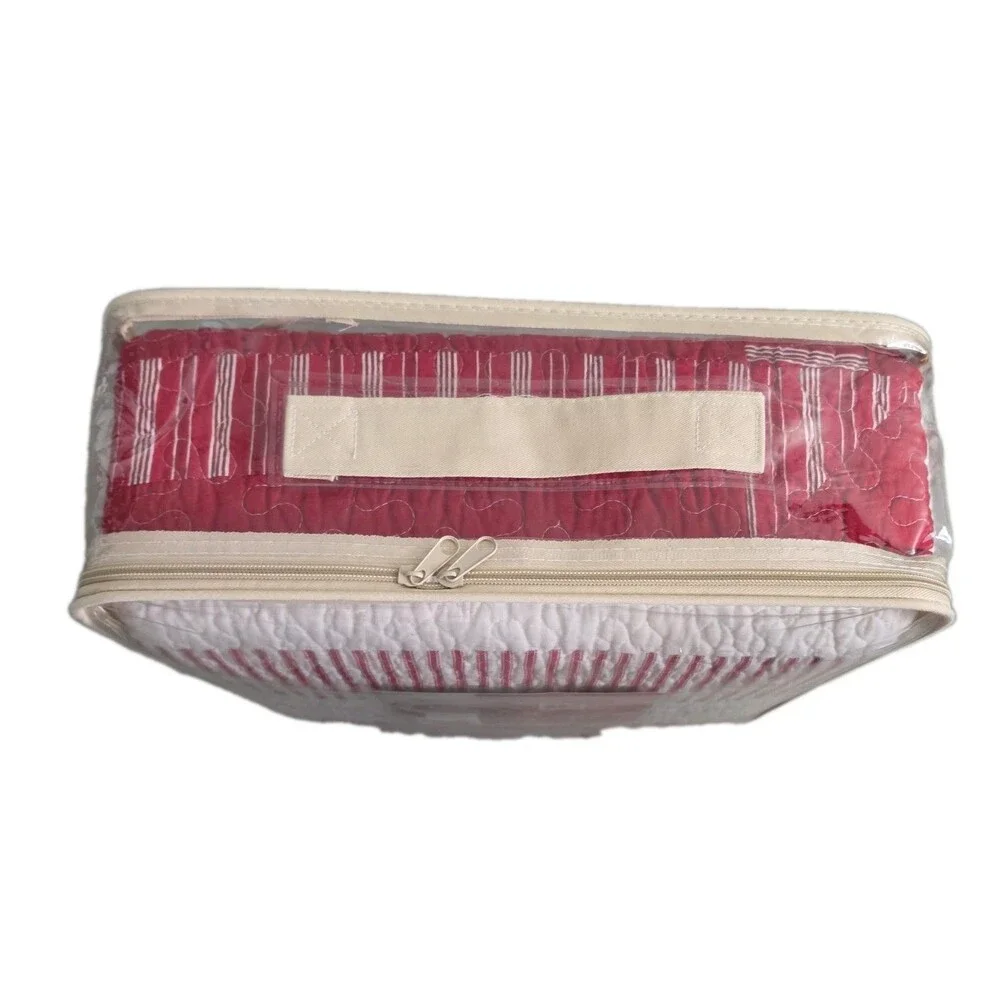 NIP Full/Queen Home Classics NICHOLAS Quilt Holiday Collection Red & white 90x95